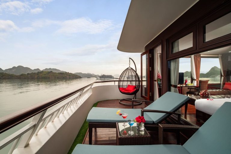 Tour 1 ngày Du thuyền Hạ Long Dora Cruise
