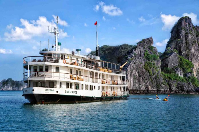 Du thuyền Emeraude Classic 2 ngày 1 đêm