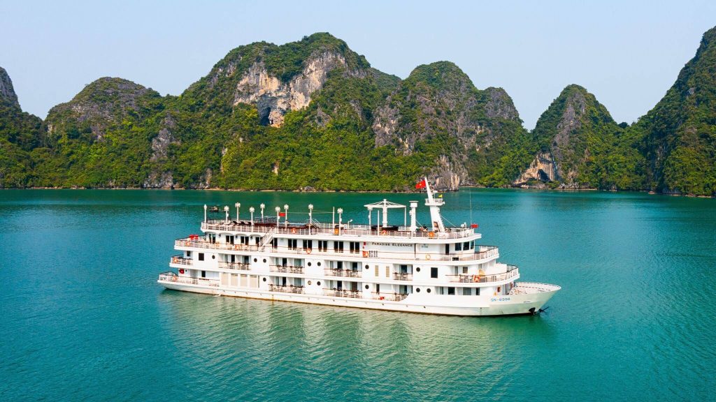 Tour 2 ngày 1 đêm Du thuyền Hạ Long Paradise Elegance 5 sao